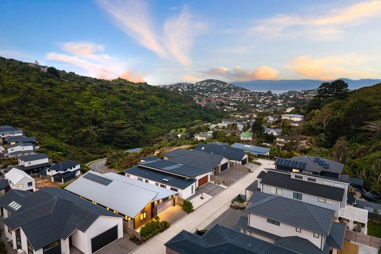 Photo of property in 3 Ramarama Lane, Crofton Downs, Wellington, 6035