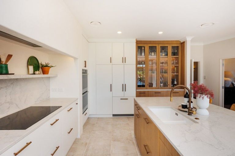 Photo of property in 2 Balmoral Drive, Terrace End, Palmerston North, 4410