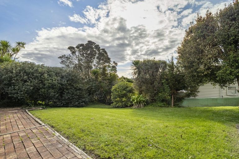 Photo of property in 2/49 Carlisle Road, Torbay, Auckland, 0630