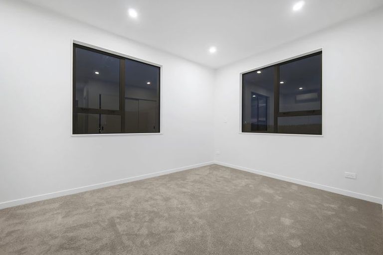 Photo of property in 23 Puihi Crescent, Massey, 0614