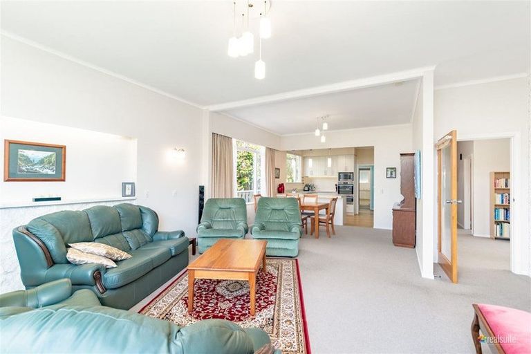 Photo of property in 43 Wai-iti Crescent, Woburn, Lower Hutt, 5010