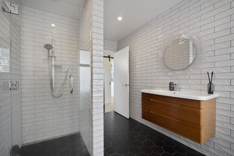 Photo of property in 16 Saint Thomas Avenue, Pyes Pa, Tauranga, 3112