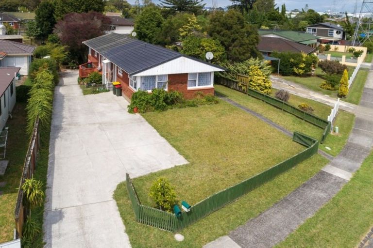 Photo of property in 1/4 Roseburn Place, Pakuranga, Auckland, 2010