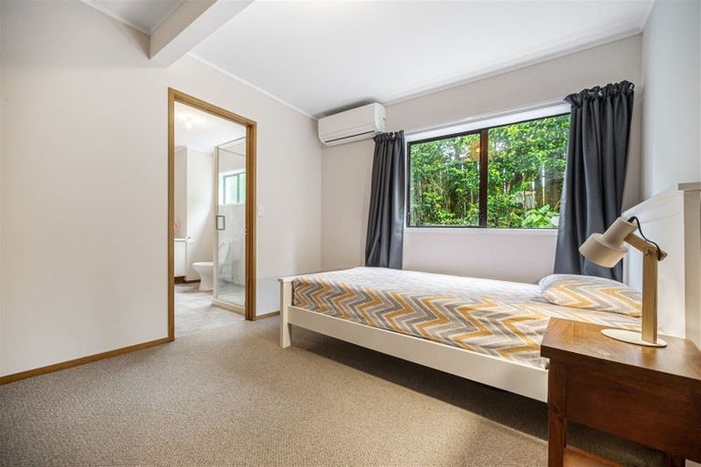 Photo of property in 1/5 Tree View Avenue, Glenfield, Auckland, 0629