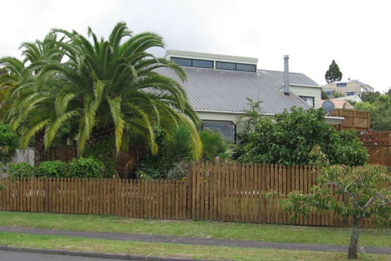 Photo of property in 132 West Harbour Drive, West Harbour, Auckland, 0618