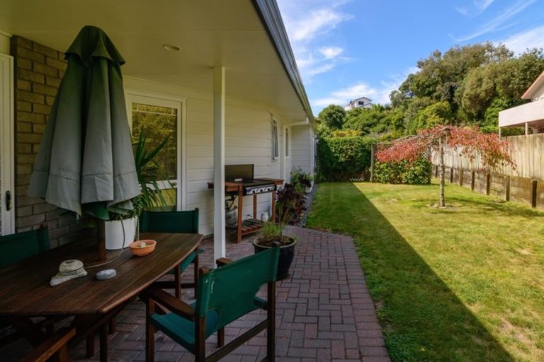 Photo of property in 35 Capricorn Place, Kawaha Point, Rotorua, 3010