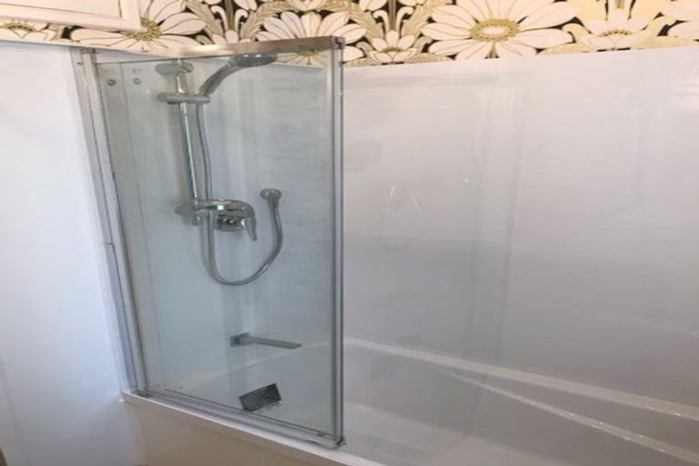 Photo of property in 27 Hautana Square, Woburn, Lower Hutt, 5010