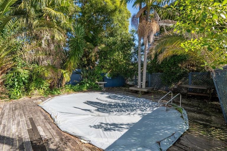 Photo of property in 14 Emery Grove, Bayview, Auckland, 0629