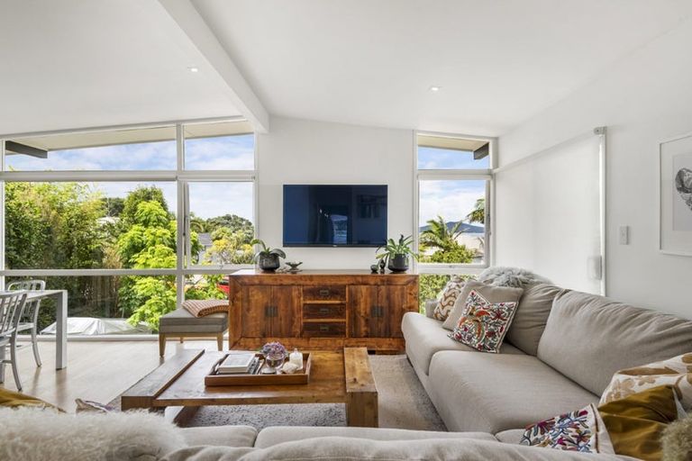 Photo of property in 53 Parr Terrace, Castor Bay, Auckland, 0620