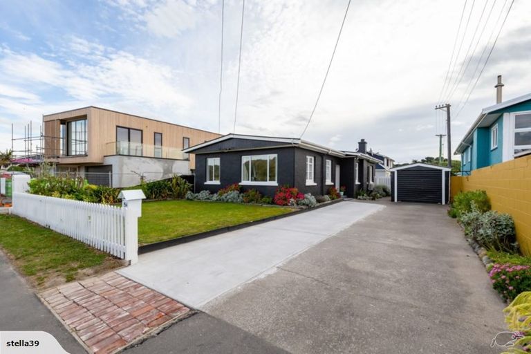 Photo of property in 154 Marine Parade, New Brighton, Christchurch, 8083