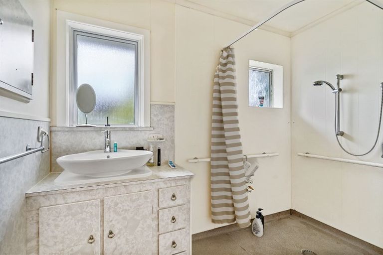 Photo of property in 582 Beach Road, Rothesay Bay, Auckland, 0630