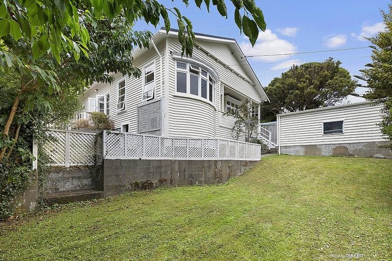 Photo of property in 94 Parkvale Road, Karori, Wellington, 6012
