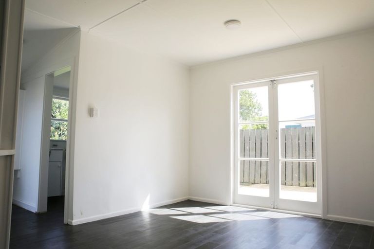 Photo of property in 1/15 Graham Road, Conifer Grove, Takanini, 2112