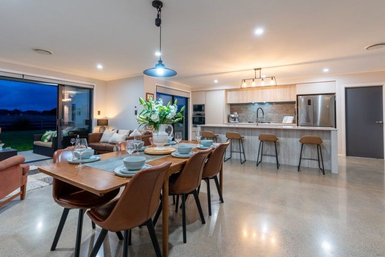 Photo of property in 43 Seachange Drive, Leamington, Cambridge, 3432