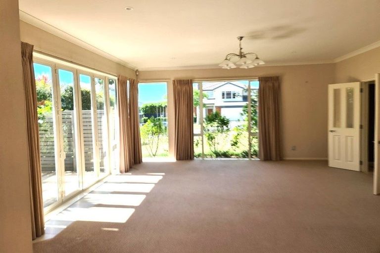 Photo of property in 21 Dunvegan Rise, East Tamaki Heights, Auckland, 2016