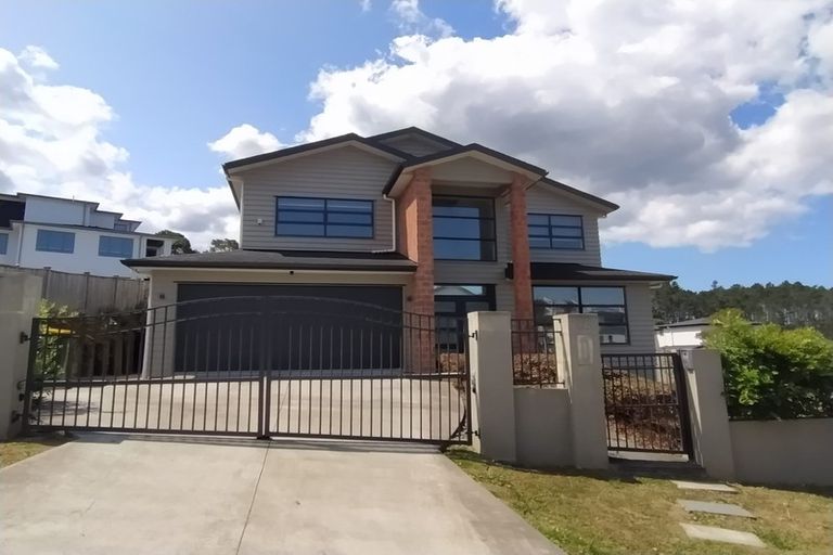 Photo of property in 14 Golden Morning Drive, Albany Heights, Auckland, 0632