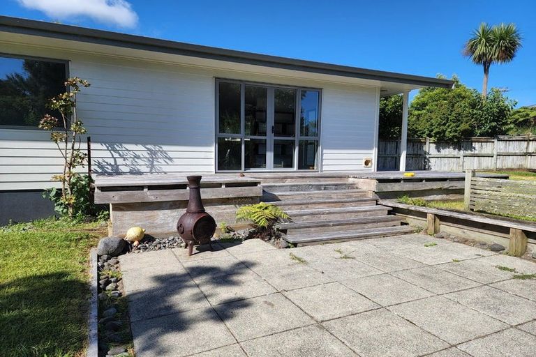 Photo of property in 1185 South Road, Oakura, 4314