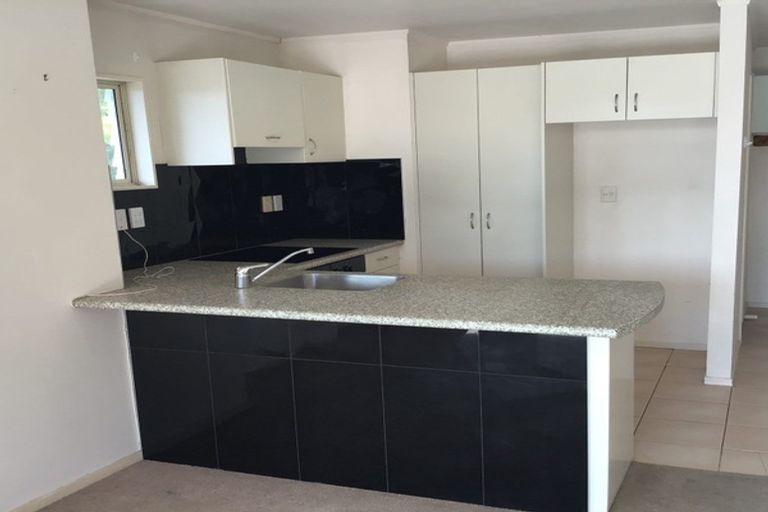 Photo of property in 1d/20 Ian Marwick Place, Birkenhead, Auckland, 0626