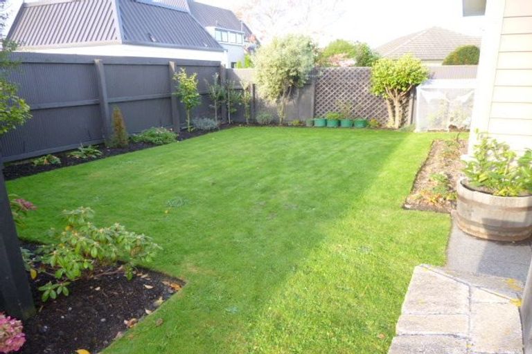 Photo of property in 5 Crofton Road, Harewood, Christchurch, 8051