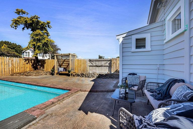 Photo of property in 68 Collins Street, Hawera, 4610