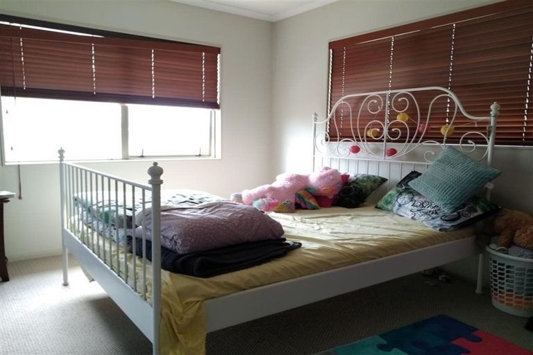 Photo of property in 13 Strundeen Close, Flat Bush, Auckland, 2016