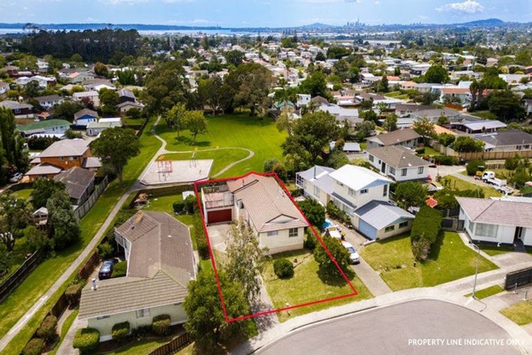 Photo of property in 19 Lydford Place, Glendene, Auckland, 0602