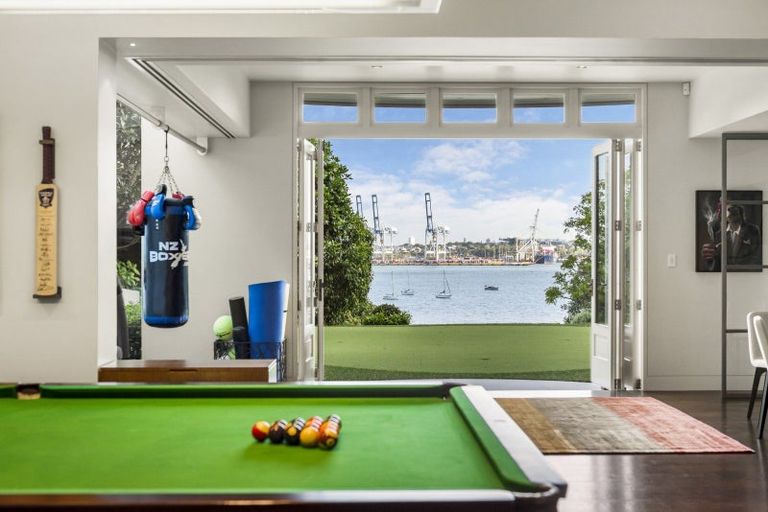 Photo of property in 21 Stanley Point Road, Stanley Point, Auckland, 0624