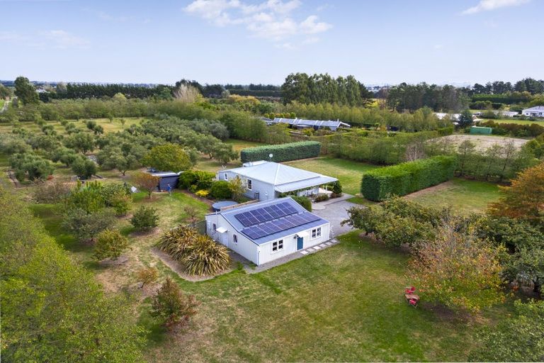 Photo of property in 14 Campbell Drive, Martinborough, 5711