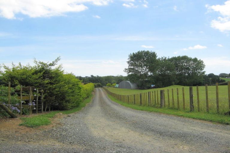 Photo of property in 70 Gellert Road, Karaka, Papakura, 2580