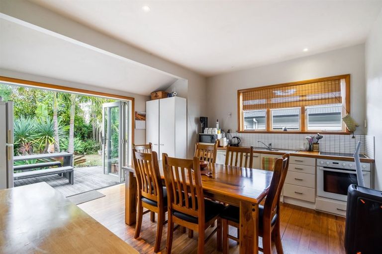 Photo of property in 15 Egremont Street, Belmont, Auckland, 0622