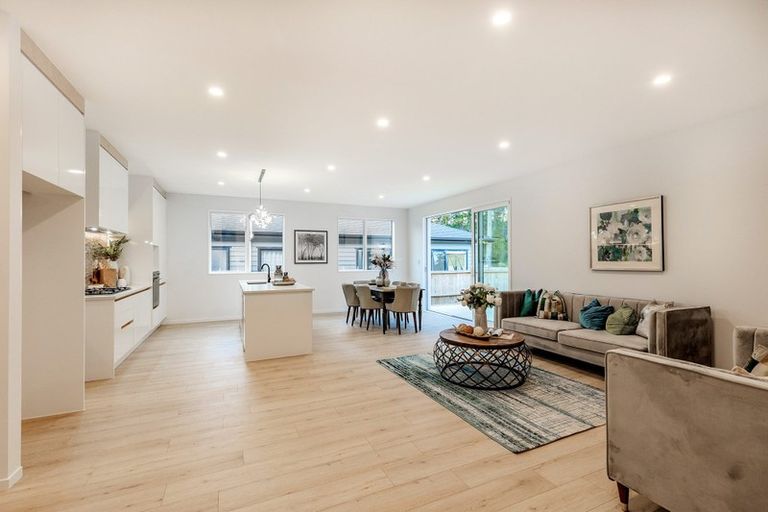 Photo of property in 28 Konoba Avenue, Kumeu, 0810