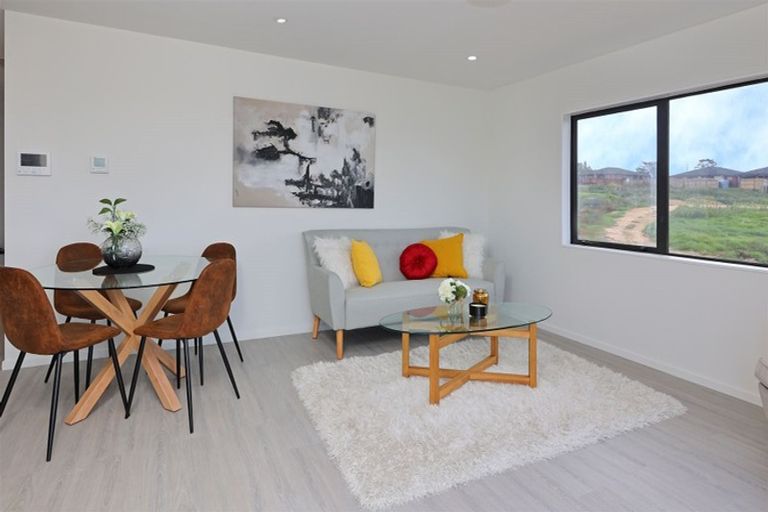 Photo of property in 85d Lake Panorama Drive, Henderson Valley, Auckland, 0614