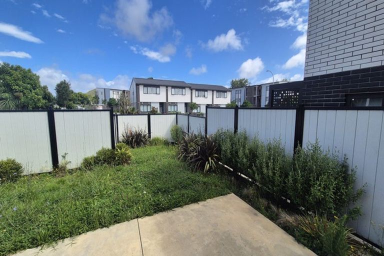 Photo of property in 16 Cessna Crescent, Mangere, Auckland, 2022