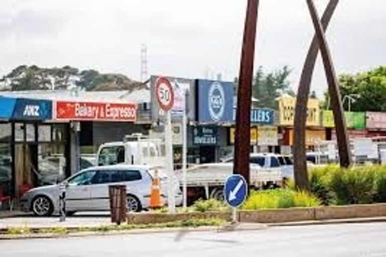 Photo of property in 8 Barrique Road, Kumeu, 0810