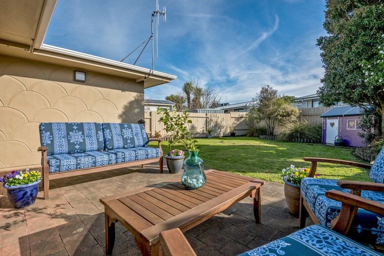 Photo of property in 21 Lyndale Place, Kelvin Grove, Palmerston North, 4414