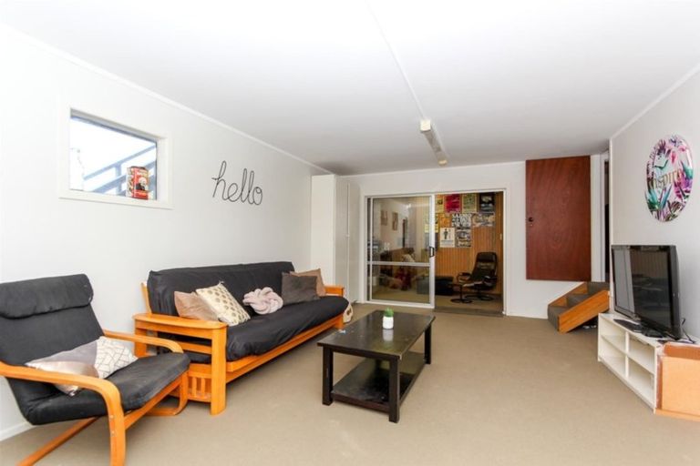 Photo of property in 15 Selwyn Street, Lower Vogeltown, New Plymouth, 4310