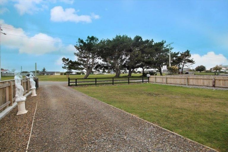 Photo of property in 13 Hall Place, Foxton Beach, Foxton, 4815