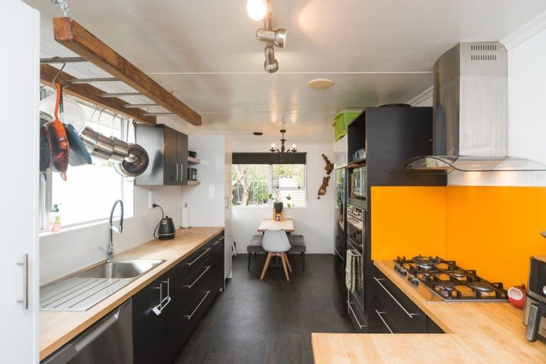 Photo of property in 16 Kowhai Street, Tokomaru, Palmerston North, 4474