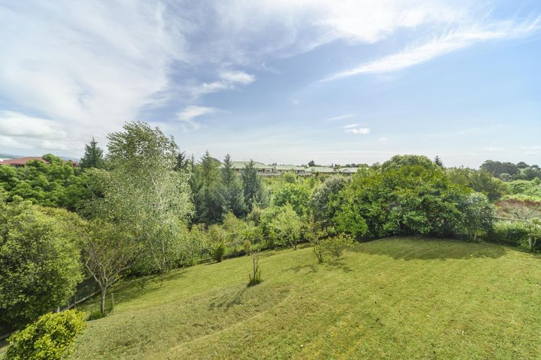 Photo of property in 146 Ruapehu Drive, Fitzherbert, Palmerston North, 4410