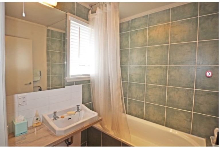 Photo of property in 22 Kendale Drive, Leigh, 0985