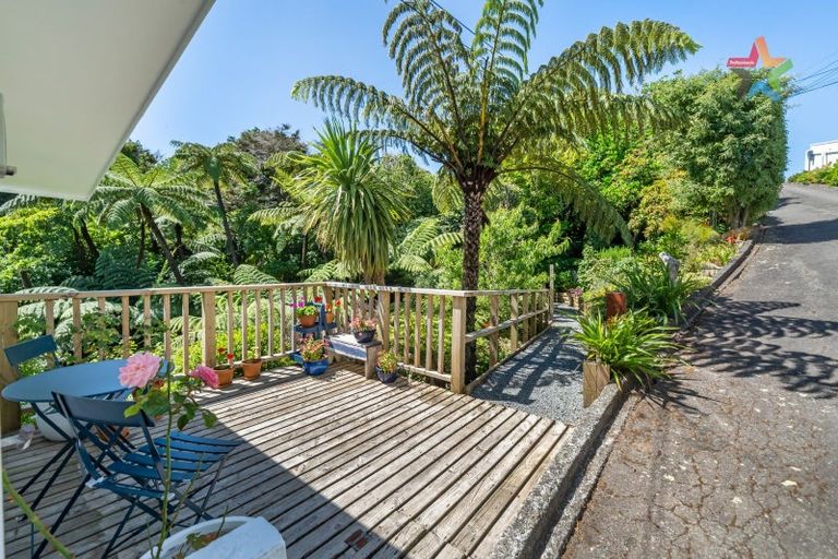 Photo of property in 14 Te Whiti Grove, Korokoro, Lower Hutt, 5012