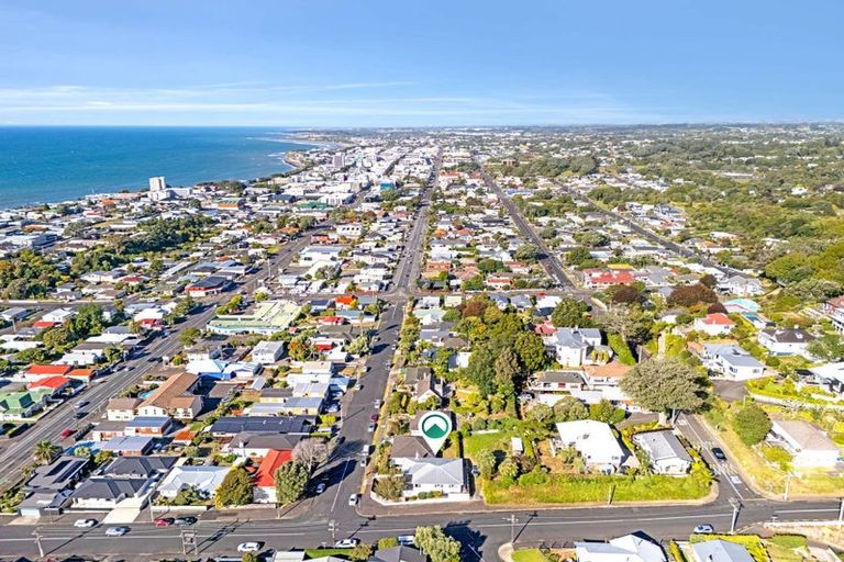 Photo of property in 223 Powderham Street, New Plymouth, 4310