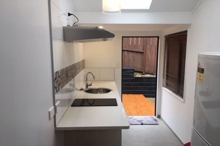 Photo of property in 16 Kerlin Crescent, West Harbour, Auckland, 0618