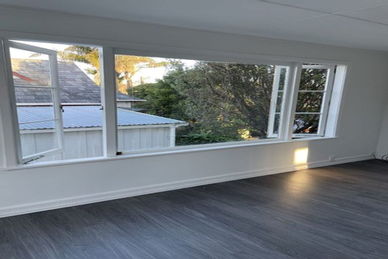 Photo of property in 1/66 Nile Road, Milford, Auckland, 0620