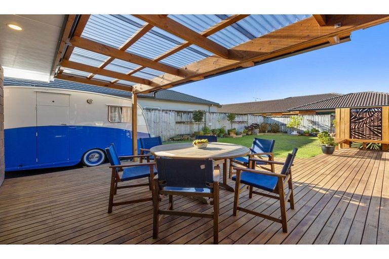 Photo of property in 12 Whitford Place, Rototuna North, Hamilton, 3210