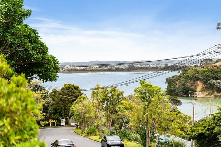 Photo of property in 122 Island Bay Road, Beach Haven, Auckland, 0626