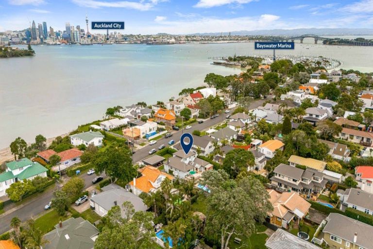 Photo of property in 34 Norwood Road, Bayswater, Auckland, 0622