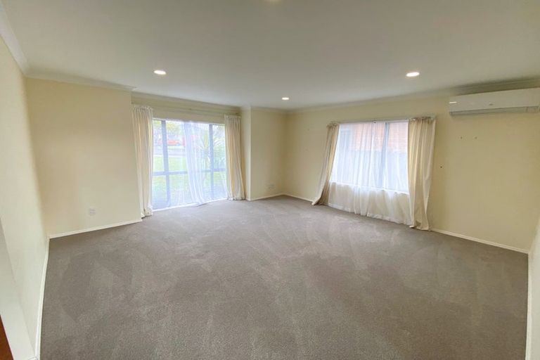 Photo of property in 18 Arlose Place, Westgate, Auckland, 0614