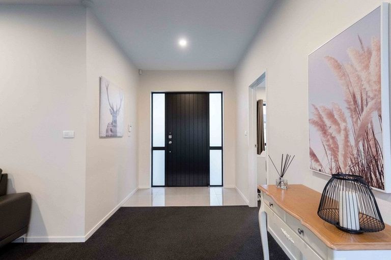 Photo of property in 2 Darley Way, Papakura, 2110