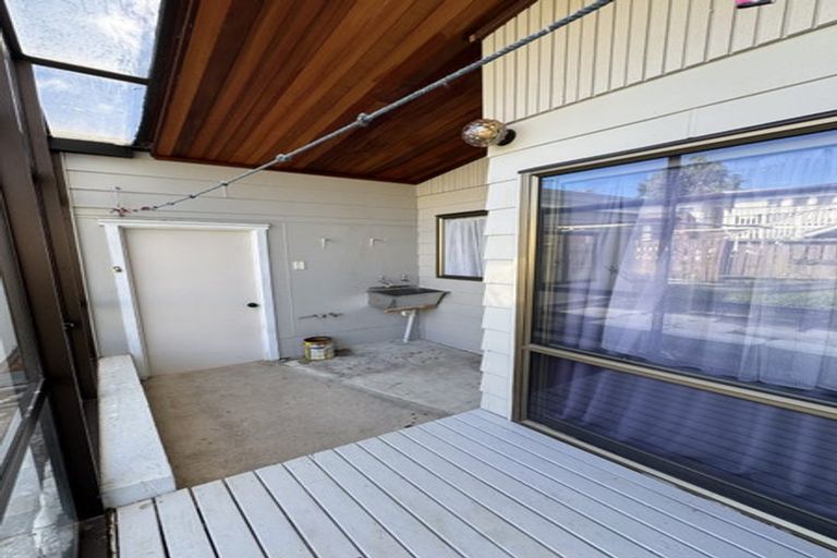Photo of property in 1/19 College Road, Northcote, Auckland, 0627